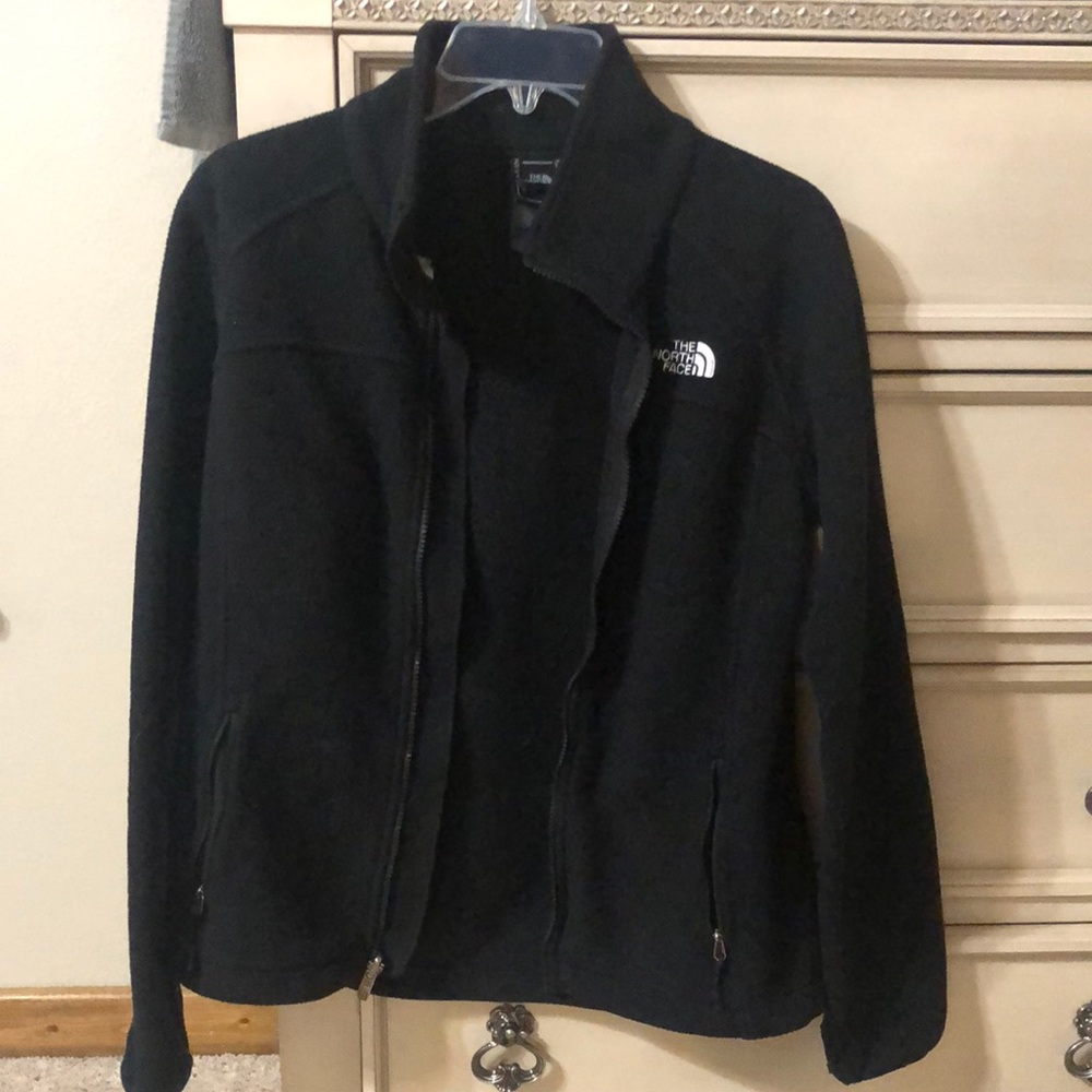 Women’s small north face jacket great condition.